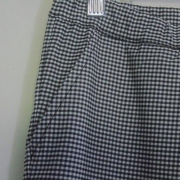 Hue Black and White Check Leggings Size Medium Excellent for Travel Never Worn - Picture 5 of 8